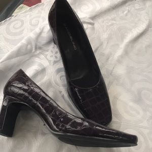 Bandolino pumps in purple